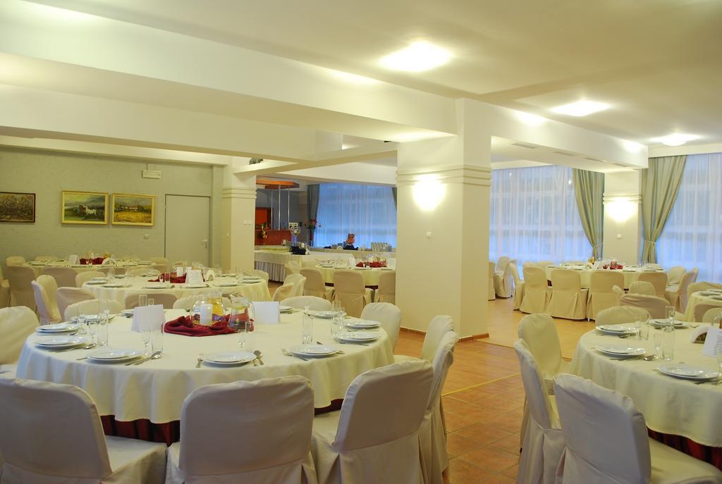 Hotel Akor Bydgoszcz Bagian luar foto