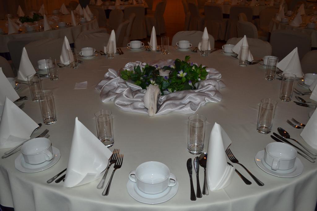 Hotel Akor Bydgoszcz Bagian luar foto
