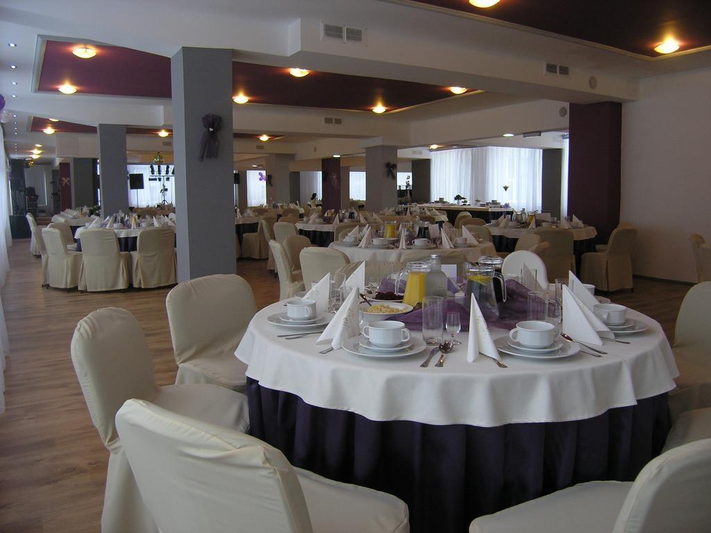 Hotel Akor Bydgoszcz Bagian luar foto